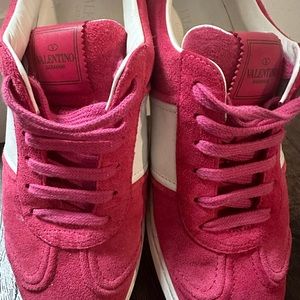 Valentino Rockstud Accents Sneakers Hot Pink 💘